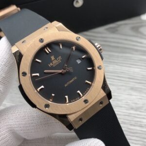 897131