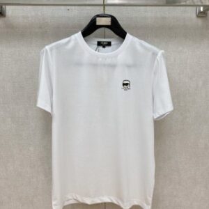 881607