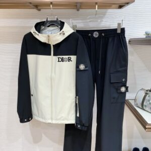 880979