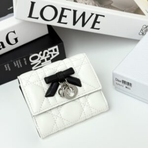 888712