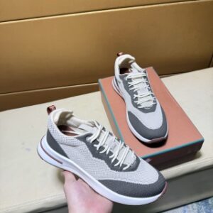 882597