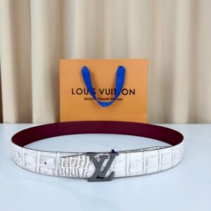 893598