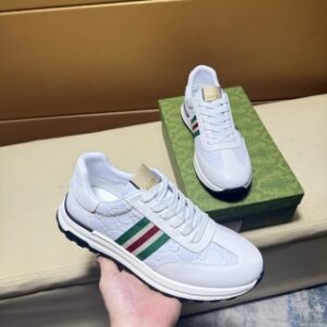 912052