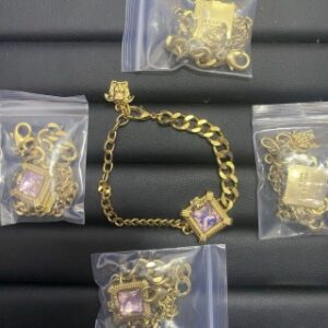910792