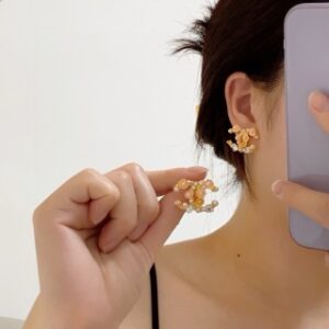 904689